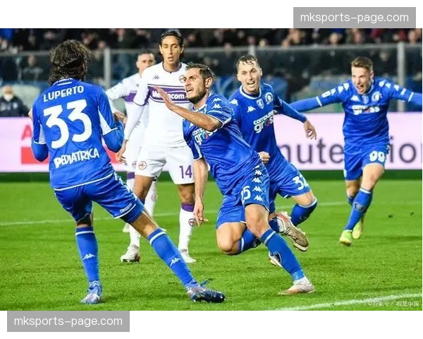 格拉纳达0-0闷平巴列卡诺，两队各取一分但保级形势依然严峻。